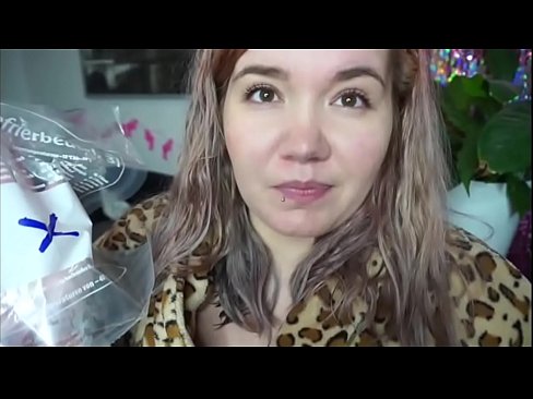 Jonge duitse moeder geeft tampon zuig tips