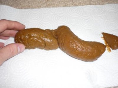 Stront schijt poepsex poepseks tube kots vomit pis urine yellow river foto’s